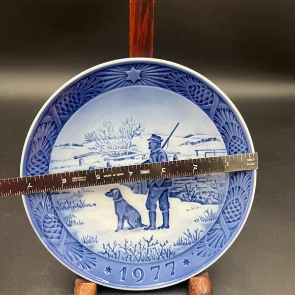 Royal Copenhagen 1977 Christmas Plate - Picture 3 of 4